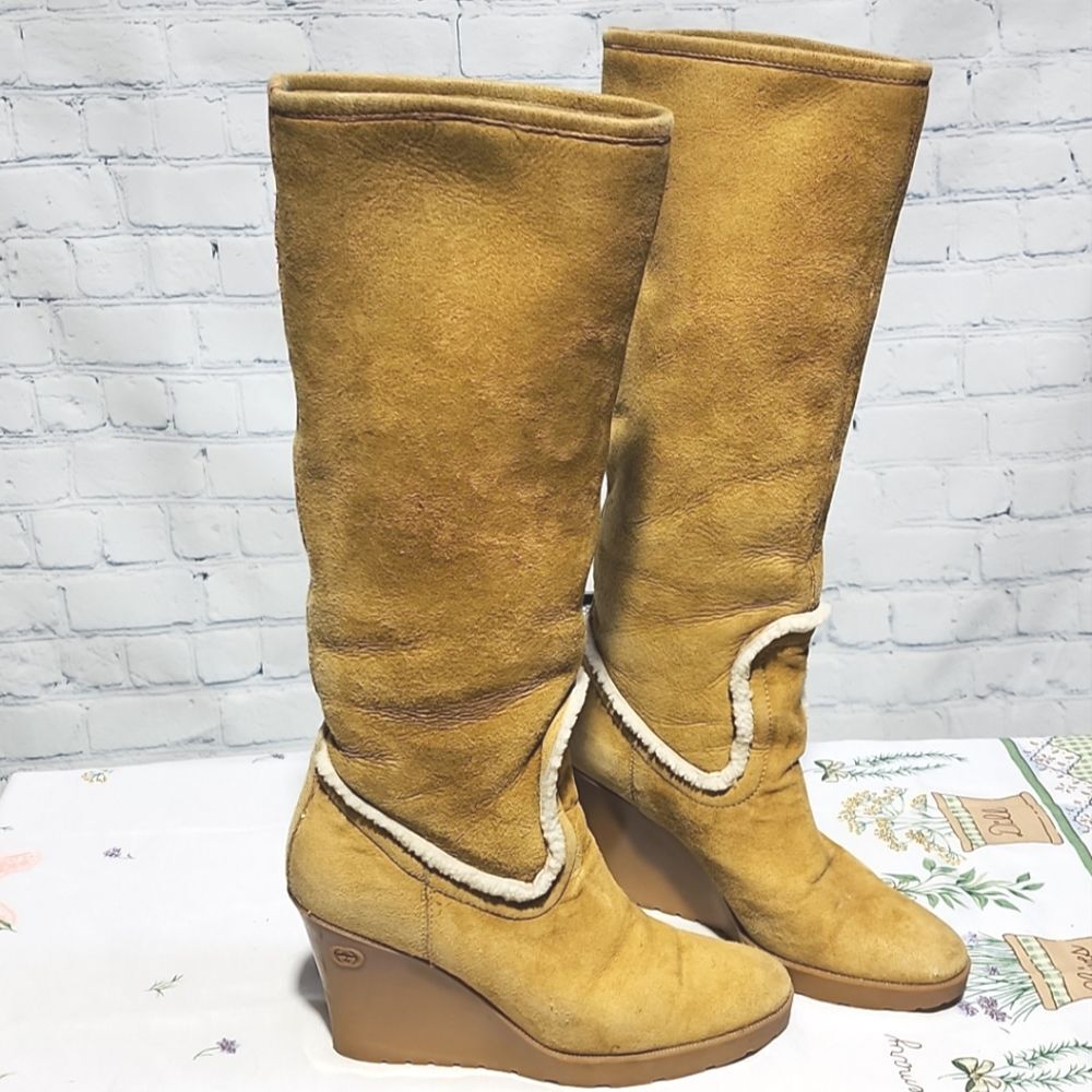 Gucci Tan Suede Shearling Wedge Heel Boots Womens 6.5 B Winter Luxury - Picture 1 of 15